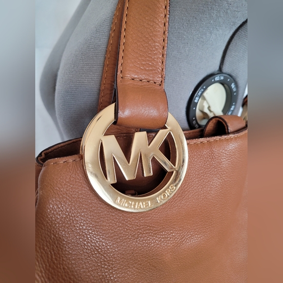 Michael Kors caramel colour leather shoulder bag - Picture 2 of 10
